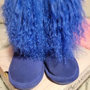 Girl size 2 bearpaw boots